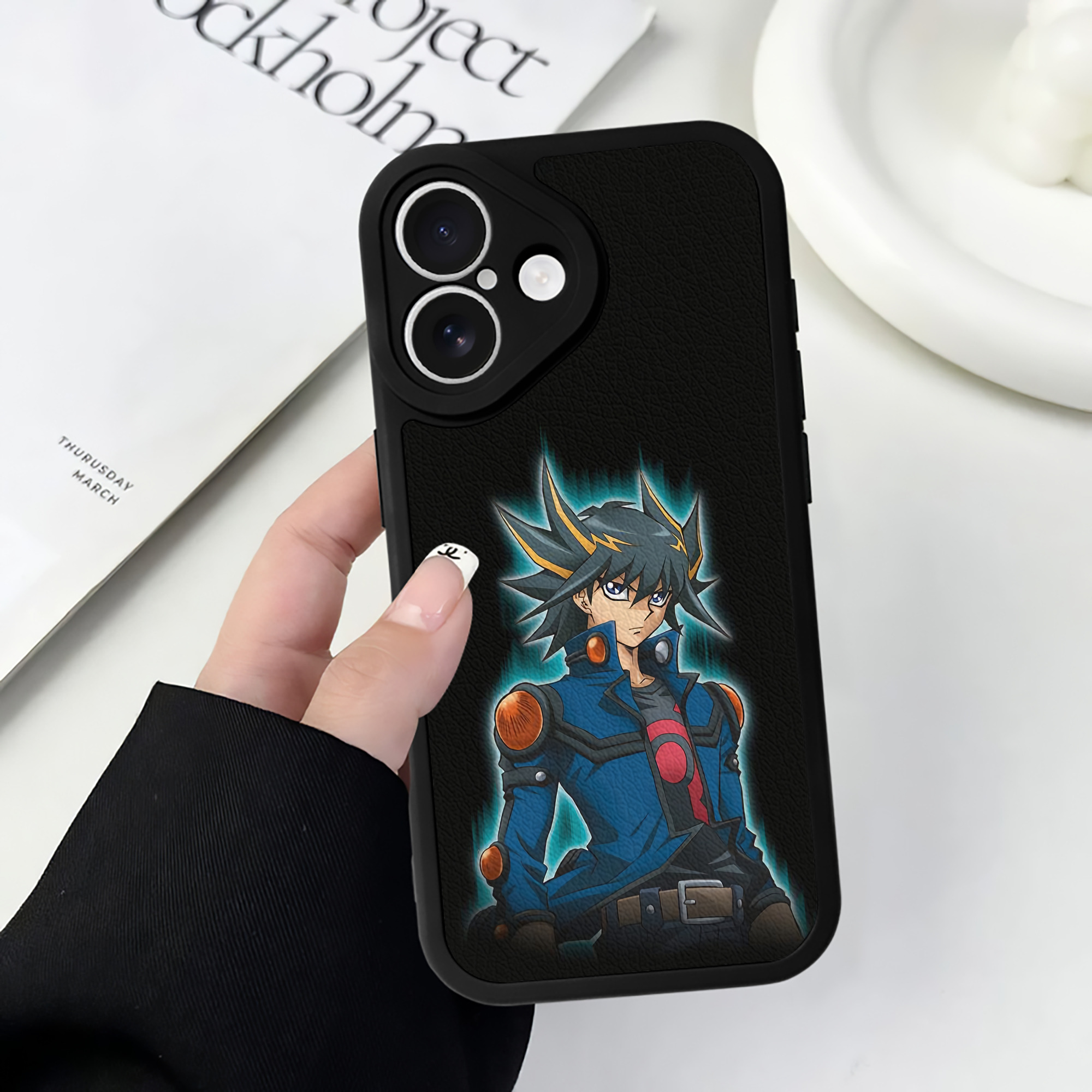 （画像用） 遊☆戯☆王 Yu-Gi-Oh! 【iPhone 16シリーズ対応】シリコンスマホケース（レザー調） 材質：シリコン